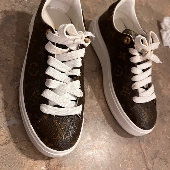 Louis Vuitton authentic sneakers size 7 - Picture 6 of 8